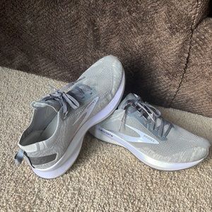Brooks Levitate tennis Shoes size 10